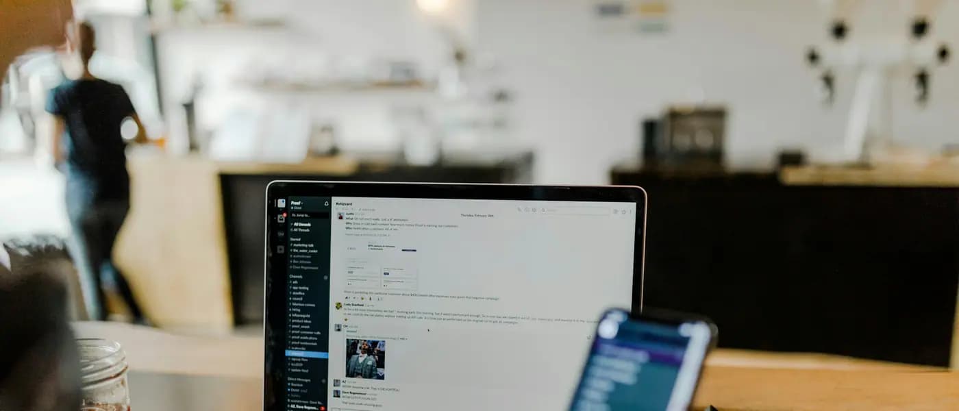 Using a smartphone and laptop together for local SEO services